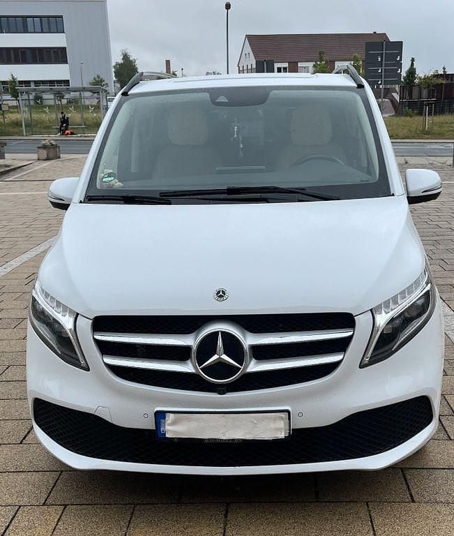 Weiß Gebraucht 2022 Mercedes V250 Avantgarde Van / Kleinbus | 53.000 € (Superpreis) - Bild 1/4