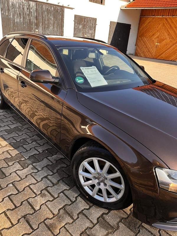 Braun Gebraucht 2013 Audi A4 Kombi | 7.450 € (Guter Preis) - Bild 1/4