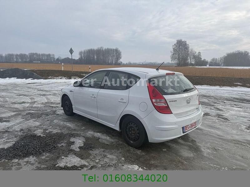 Gebraucht Hyundai i30 116 PS (85 kW) 2011 Weiß Limousine