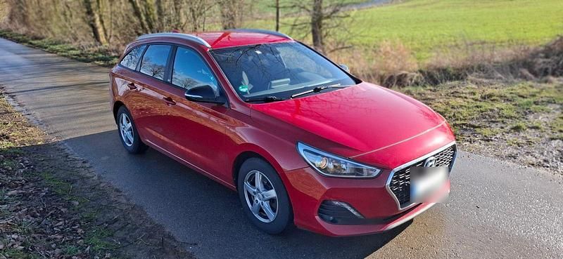 Gebraucht Hyundai i30 Trend 99 PS (72 kW) 2018 Rot Kombi