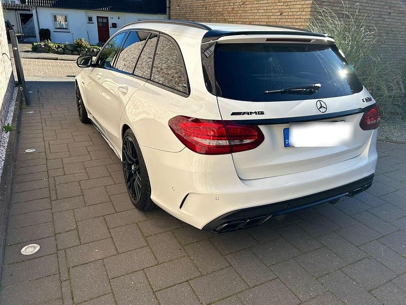 Weiß Gebraucht 2017 Mercedes C63S AMG AMG Kombi | 46.500 € (Fairer Preis) - Bild 1/4