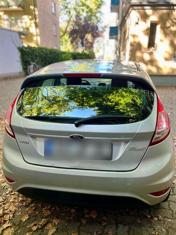 Gebraucht Ford Fiesta SYNC Edition 95 PS (69 kW) 2013 Silber Kleinwagen