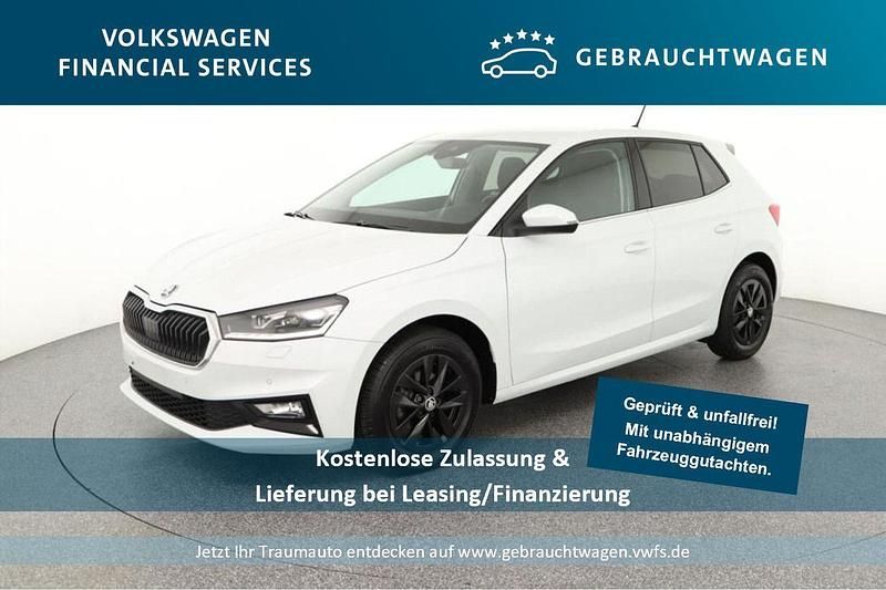 Weiß Gebraucht 2022 Skoda Fabia Style Kleinwagen | 17.569 € (Fairer Preis) - Bild 1/4