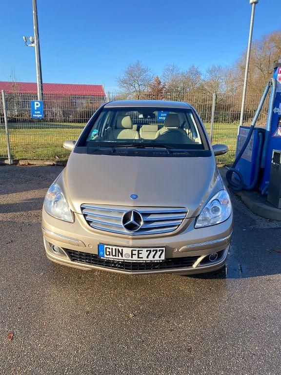 Gebraucht Mercedes B200 140 PS (102 kW) 2005 Gold Van / Kleinbus