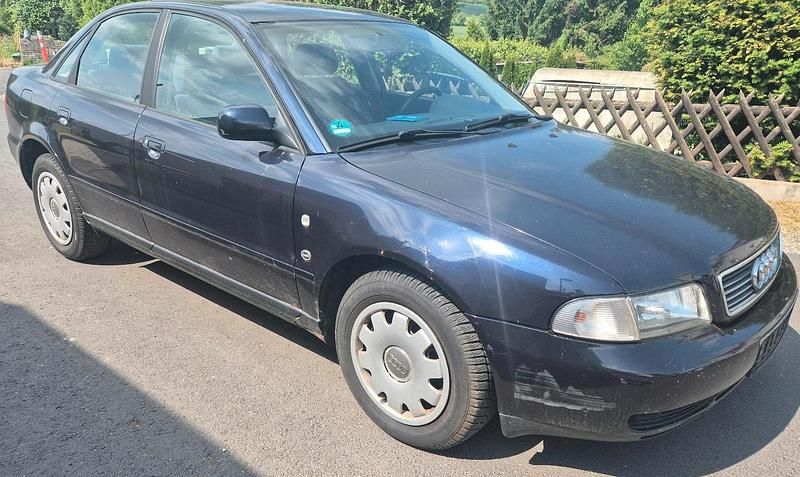 Gebraucht Audi A4 101 PS (74 kW) 1997 Blau Limousine
