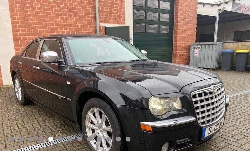 Schwarz Gebraucht 2010 Chrysler 300 Limousine | 4.500 € - Bild 1/4