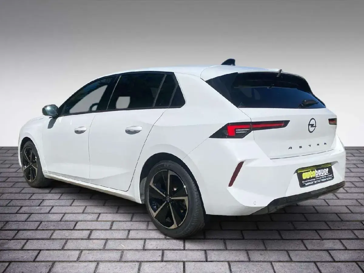 Gebraucht Opel Astra 131 PS (96 kW) 2024 Lack weiss banquise/typ aussen Kleinwagen