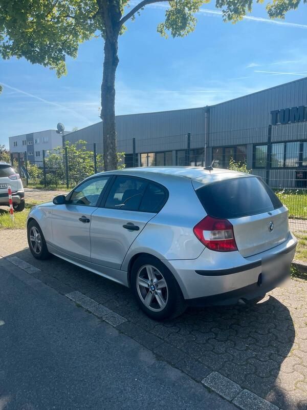 Silber Gebraucht 2006 BMW 118 Kleinwagen | 2.550 € (Guter Preis) - Bild 1/4