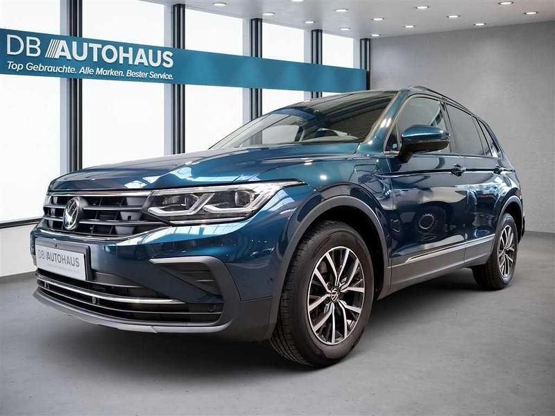 Blau Gebraucht 2022 VW Tiguan Life SUV | 27.280 € (Guter Preis) - Bild 1/4