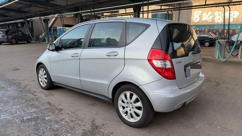 Gebraucht Mercedes A160 95 PS (69 kW) 2011 Silber Kleinwagen