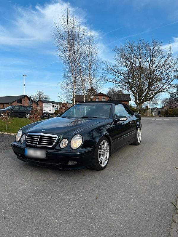 Gebraucht Mercedes CLK320 218 PS (160 kW) 2000 Blau Cabrio