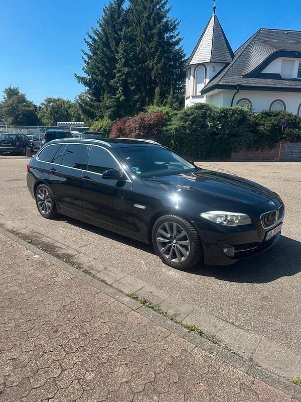 Schwarz Gebraucht 2011 BMW 525 Kombi | 9.600 € (Etwas zu teuer) - Bild 1/4