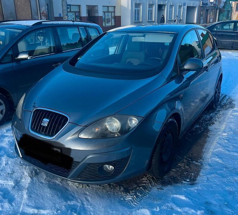 Grau Gebraucht 2013 Seat Altea Limousine | 6.000 € - Bild 1/4