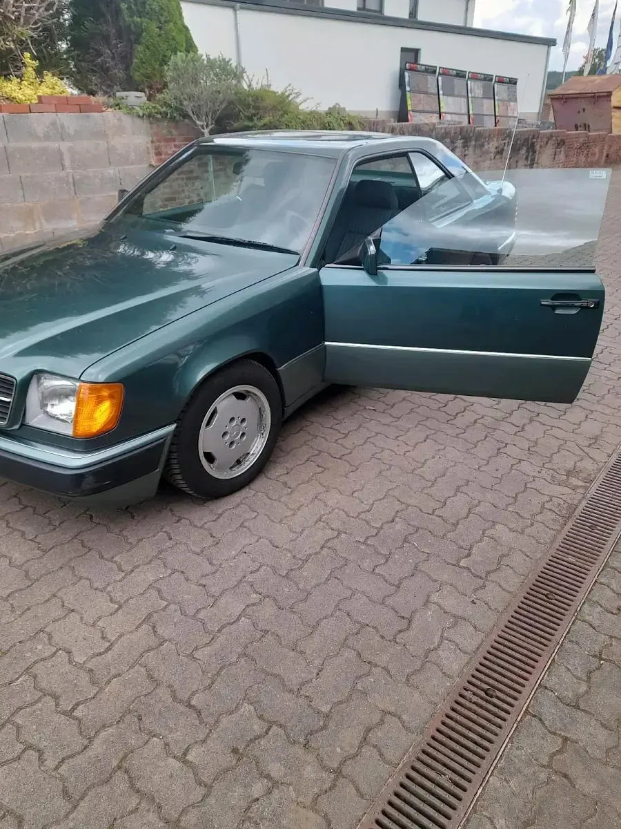 Gebraucht Mercedes 230 136 PS (100 kW) 1991 Grün Coupé