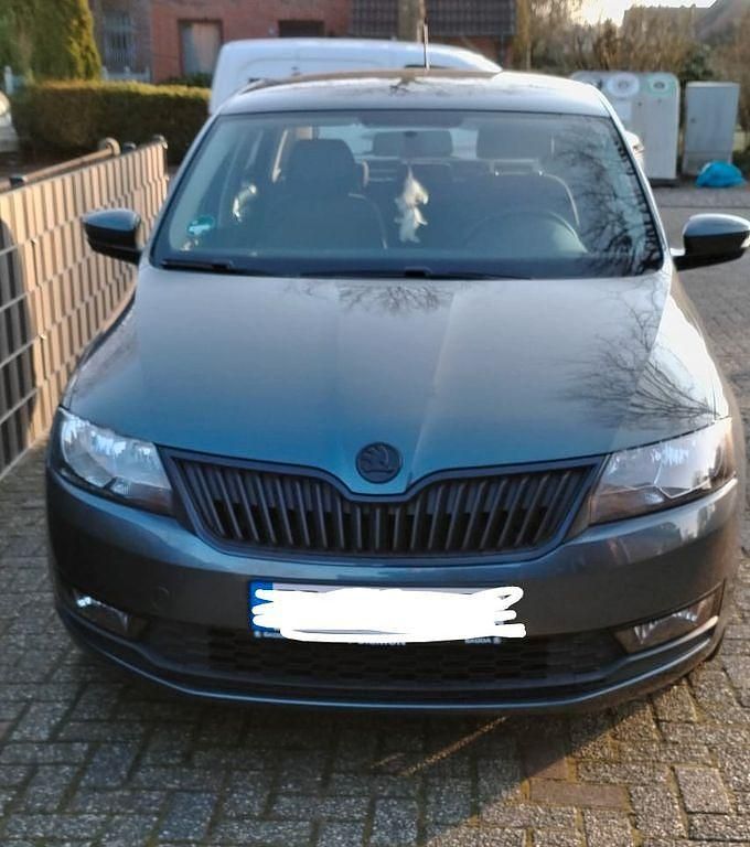 Grau Gebraucht 2019 Skoda Rapid Active Limousine | 10.400 € (Fairer Preis) - Bild 1/4
