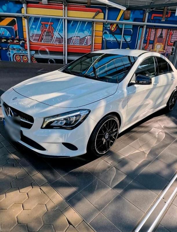 Weiß Gebraucht 2016 Mercedes CLA180 Limousine | 15.000 € (Fairer Preis) - Bild 1/4