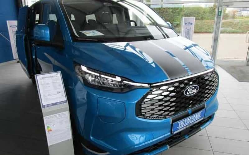 Digital aqua blue Gebraucht 2024 Ford Tourneo Sport Van / Kleinbus | 67.990 € - Bild 1/4