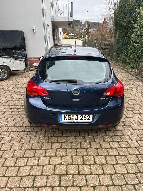 Gebraucht Opel Astra 95 PS (69 kW) 2012 Blau Kombi
