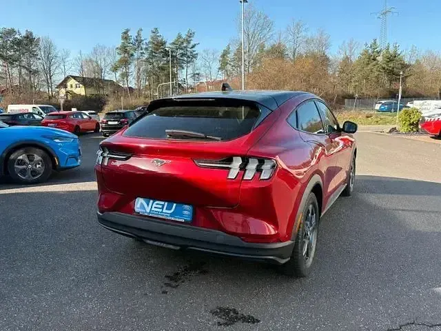 Gebraucht Ford Mustang Mach-E Basis 197 kW (269 PS) 2021 Rot SUV