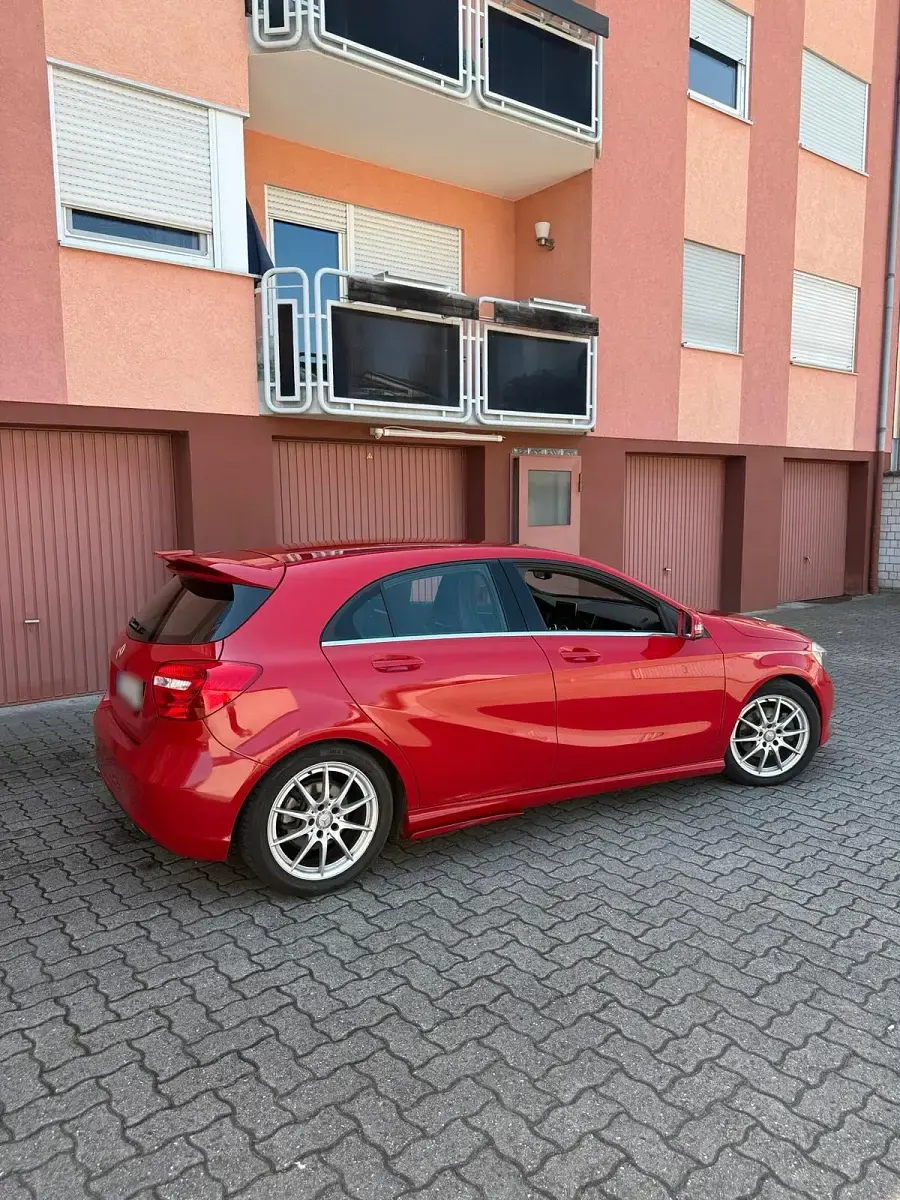 Gebraucht Mercedes A180 122 PS (89 kW) 2014 Rot Kleinwagen