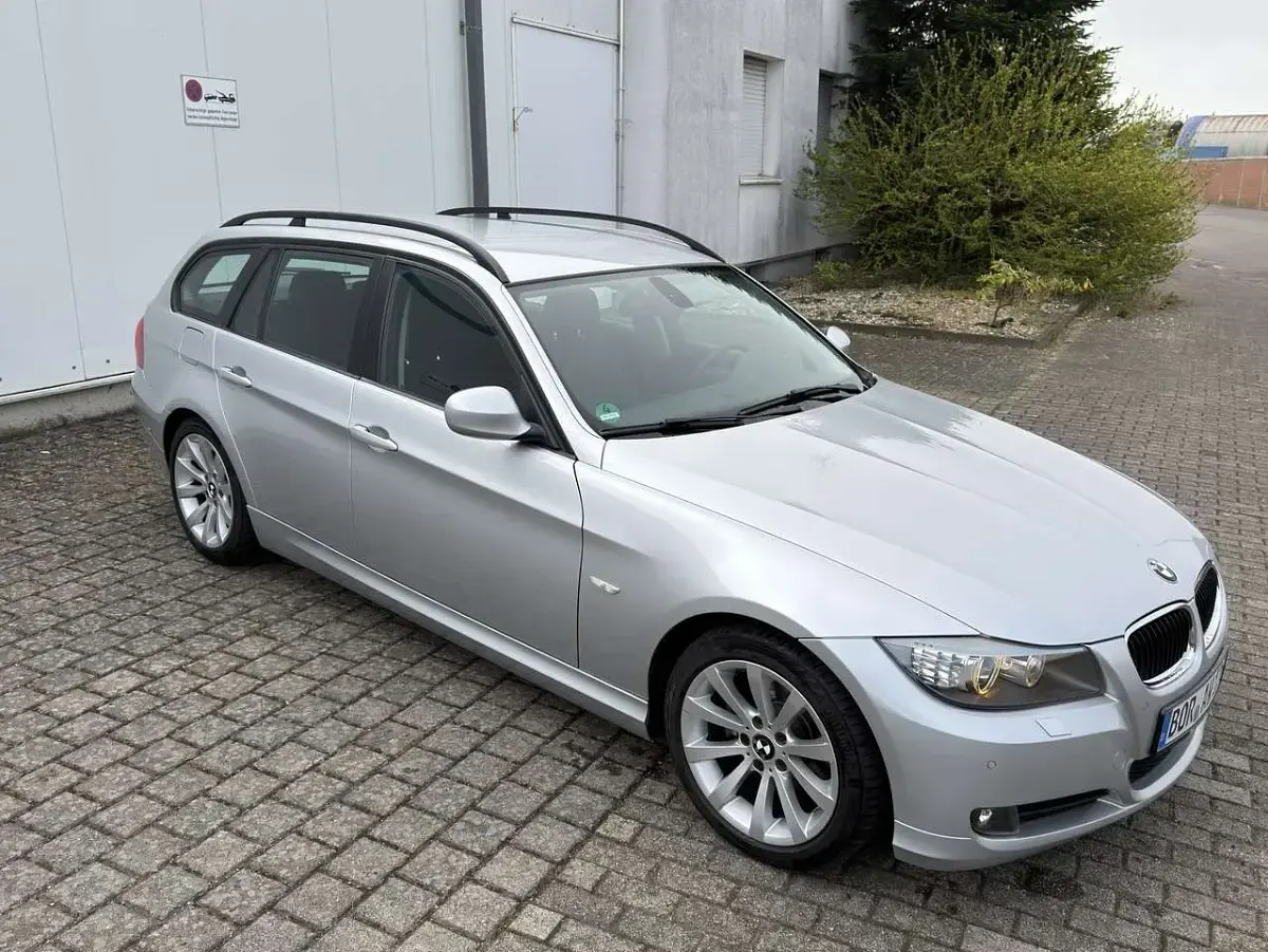 Gebraucht BMW 318 143 PS (105 kW) 2009 Grau Kombi