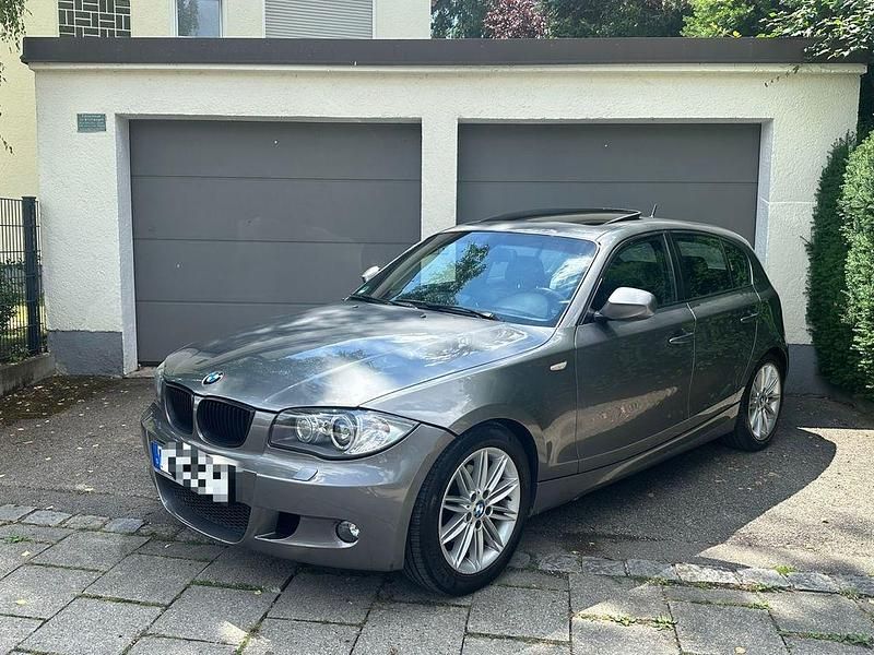 Grau Gebraucht 2011 BMW 120 M Sport Kleinwagen | 4.950 € (Superpreis) - Bild 1/4
