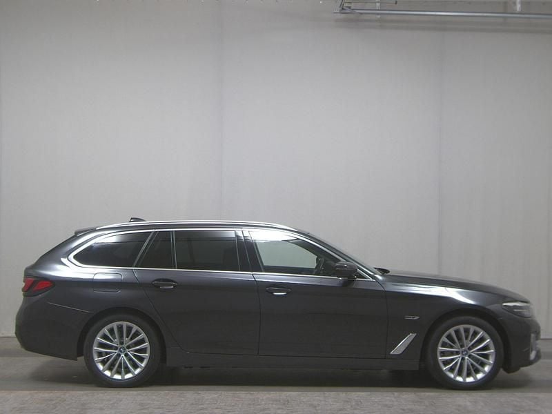 Grau Gebraucht 2022 BMW 530e Luxury Line Kombi | 26.880 € (Superpreis) - Bild 1/4