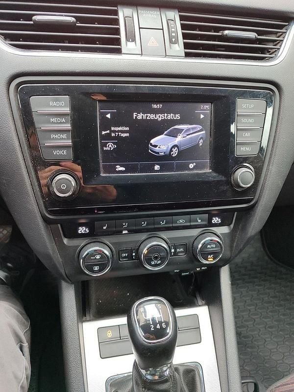 Gebraucht Skoda Octavia Ambition 140 PS (102 kW) 2014 Schwarz Kleinwagen