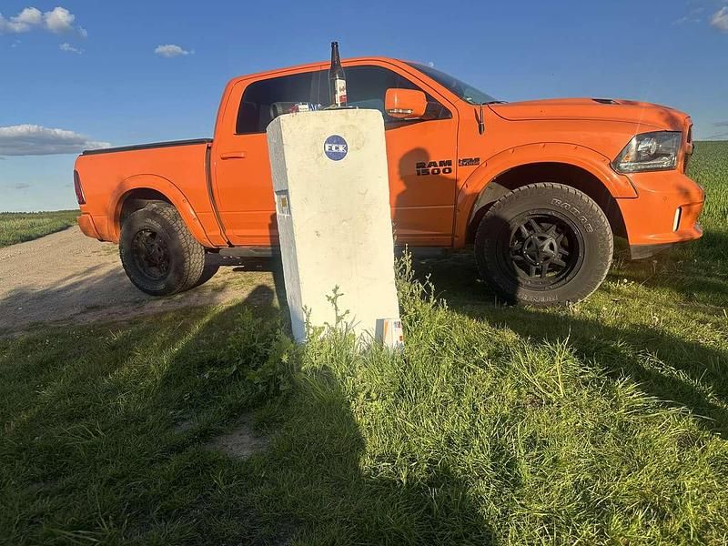 Orange Gebraucht 2017 RAM 1500 Abholung | 28.000 € - Bild 1/4