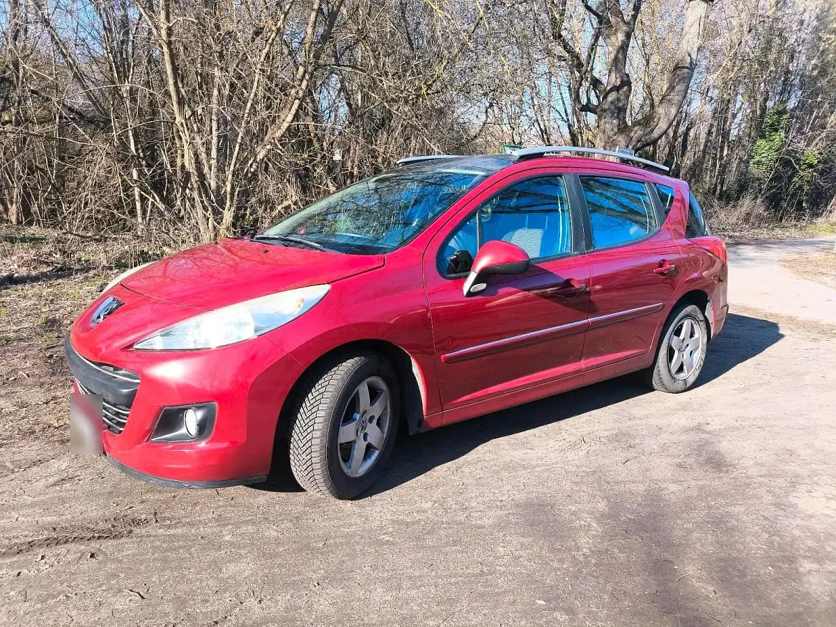 Gebraucht Peugeot 207 92 PS (67 kW) 2011 Rot Kombi