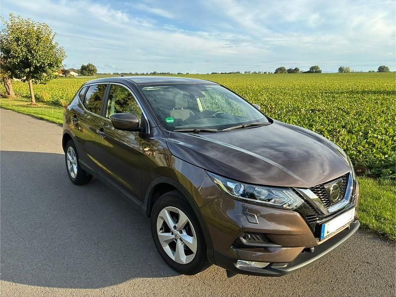 Gebraucht Nissan Qashqai Acenta 116 PS (85 kW) 2017 Braun SUV