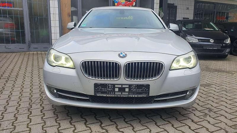Gebraucht BMW 523 204 PS (150 kW) 2011 Silber Limousine