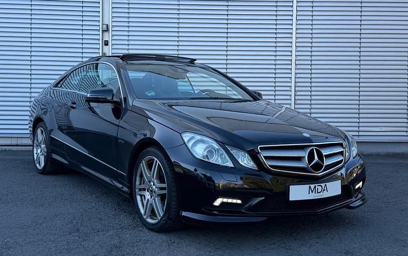 Gebraucht Mercedes E250 AMG line 204 PS (150 kW) 2010 Schwarz Coupé