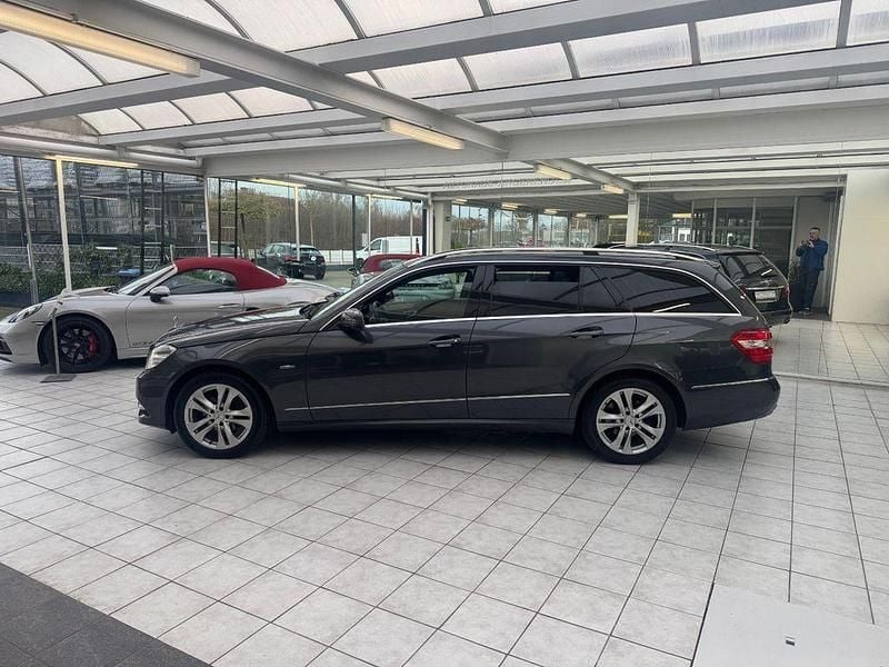 Gebraucht Mercedes E200 136 PS (100 kW) 2011 Grau Limousine