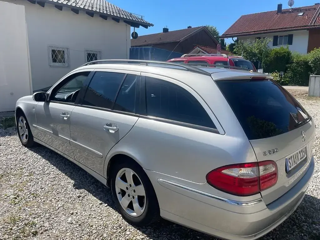 Gebraucht Mercedes E280 Classic 177 PS (130 kW) 2005 Silber Kombi