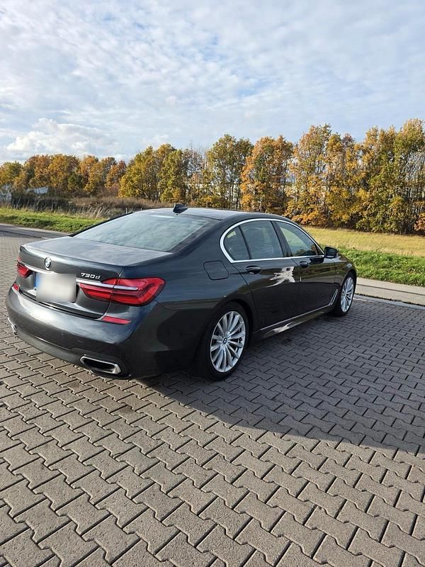 Gebraucht BMW 730 263 PS (193 kW) 2016 Blau Limousine