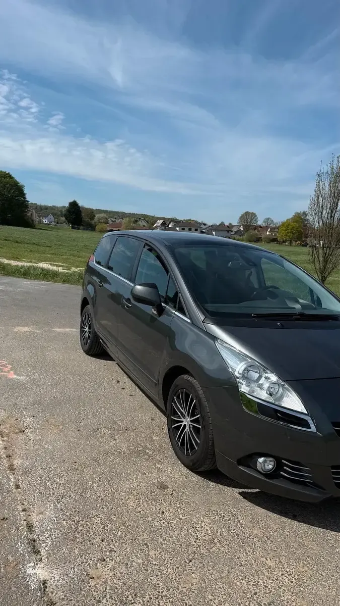 Gebraucht Peugeot 5008 150 PS (110 kW) 2011 Grau Van / Kleinbus