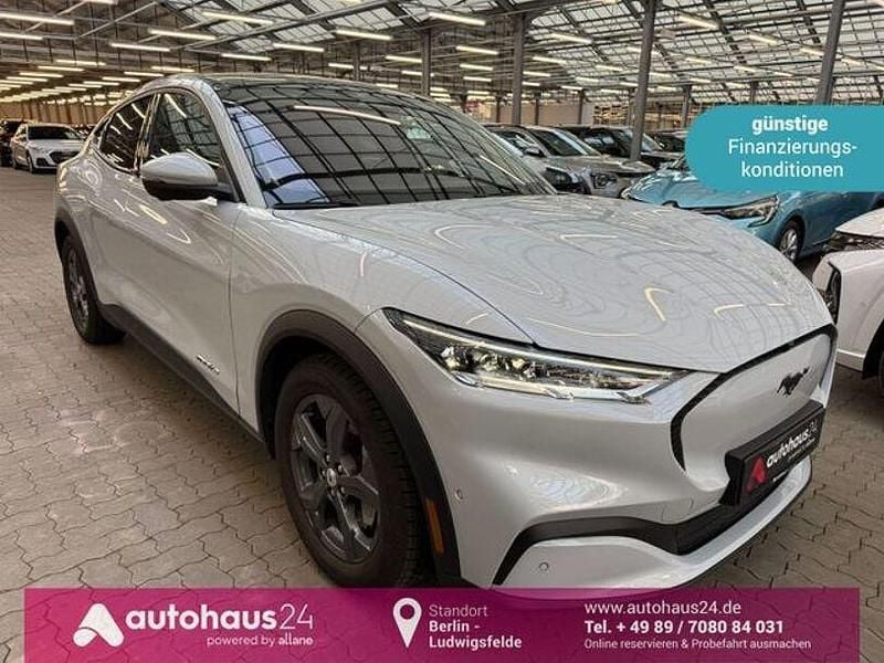 Weiß Gebraucht 2021 Ford Mustang Mach-E SUV | 25.990 € (Guter Preis) - Bild 1/4