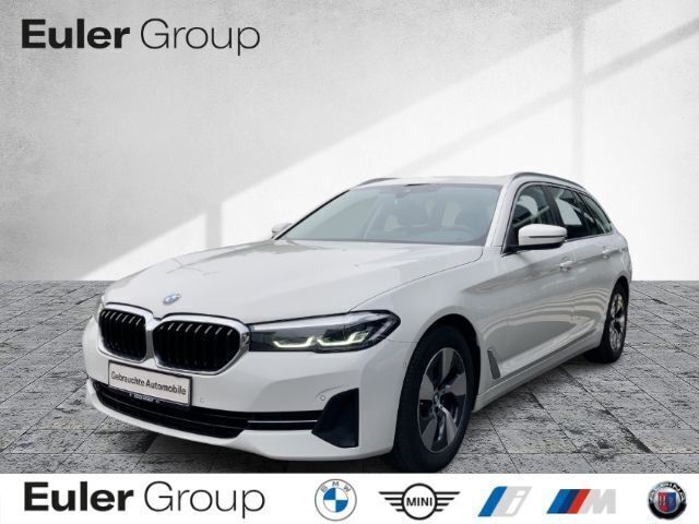 Weiss Gebraucht 2020 BMW 520 Kombi | 26.277 € (Guter Preis) - Bild 1/4