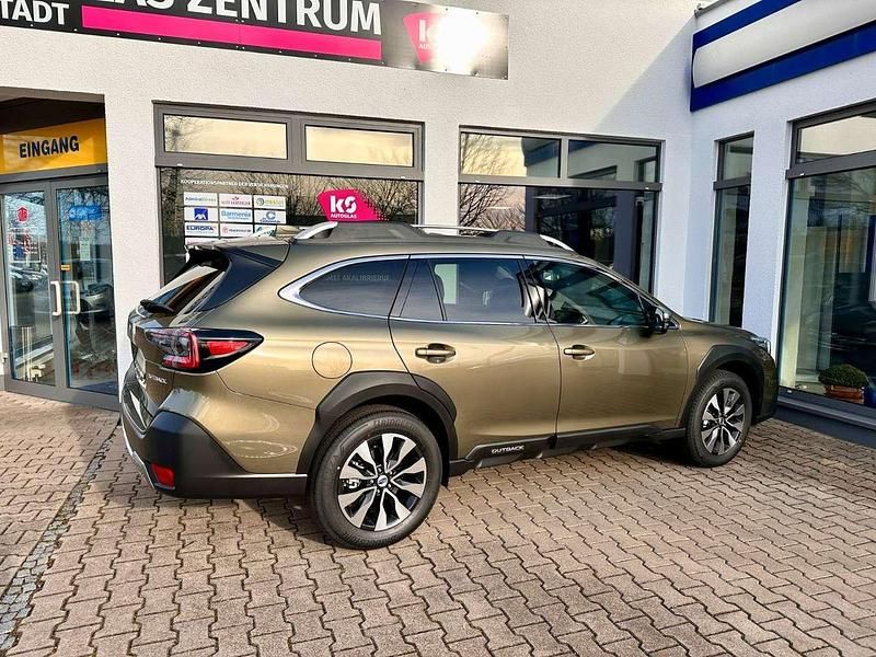 Neu Subaru Outback Platinum 169 PS (124 kW) 2025 Autumn green met. Kombi