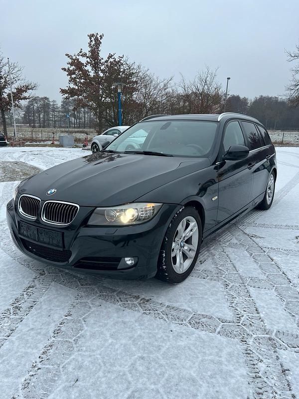 Gebraucht BMW 330 245 PS (180 kW) 2012 Schwarz Kombi