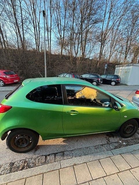 Grün Gebraucht 2009 Mazda 2 Impuls Kleinwagen | 500 € (Superpreis) - Bild 1/4