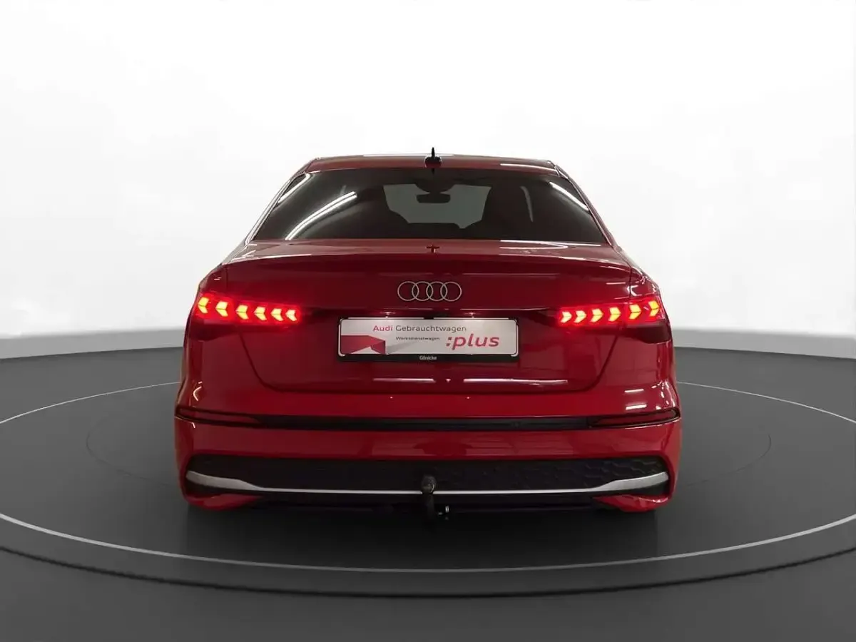 Używany Audi A3 Advanced 150 KM (110 kW) 2025 Czerwony Sedan/Limuzyna