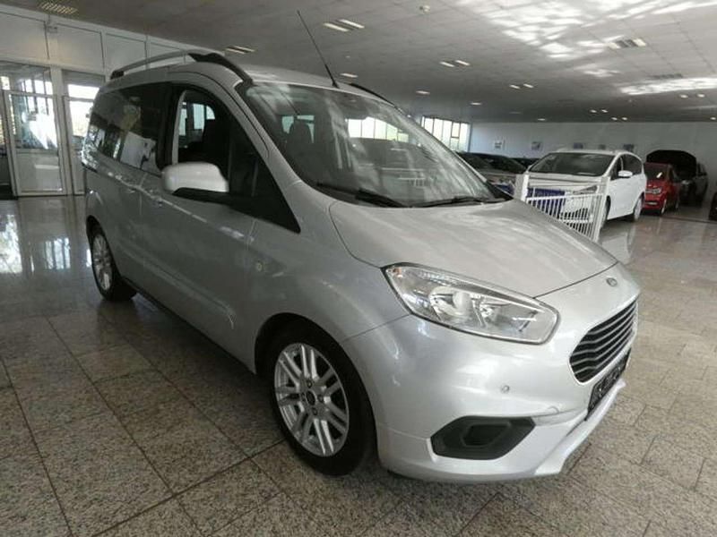 Gebraucht Ford Tourneo Titanium 101 PS (74 kW) 2019 Silber Kombi