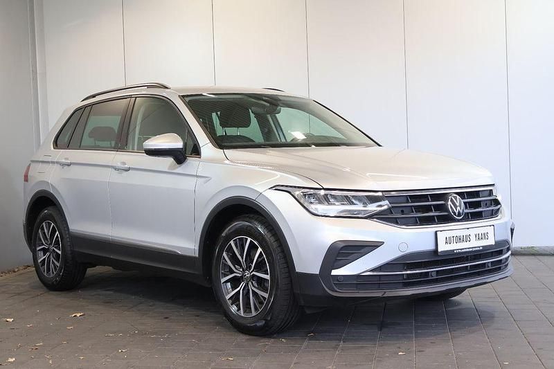 Gebraucht VW Tiguan Life 150 PS (110 kW) 2022 Silber SUV