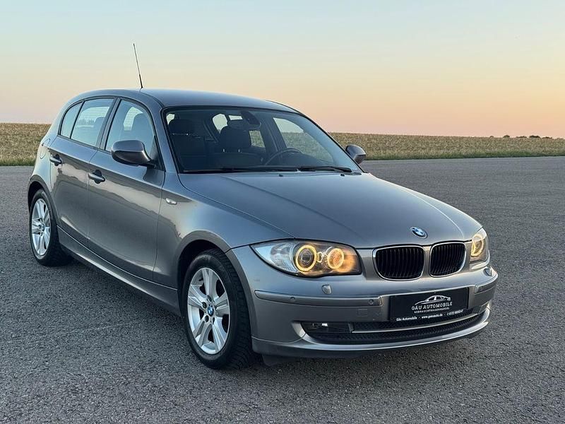 Grau Gebraucht 2011 BMW 118 Advantage Kleinwagen | 9.990 € (Fairer Preis) - Bild 1/4