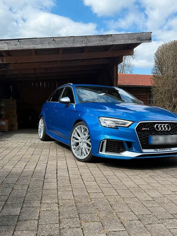 Second-hand Audi RS3 400 CP (294 kW) 2020 Albastru Berlinǎ