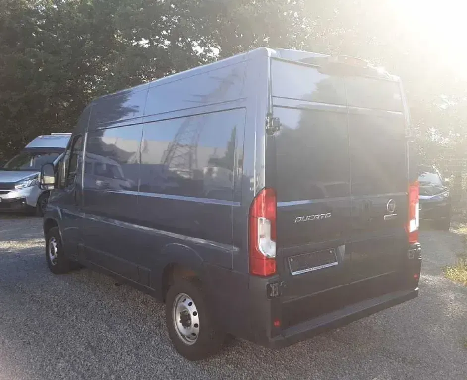 Gebraucht Fiat Ducato 140 PS (102 kW) 2024 Grau Van