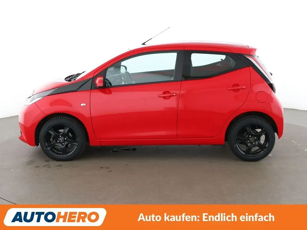 Gebraucht Toyota Aygo 69 PS (50 kW) 2015 Rot Kleinwagen