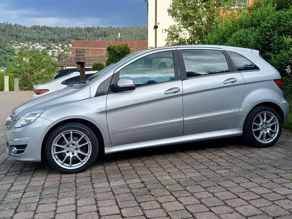 Gebraucht Mercedes 200 136 PS (100 kW) 2011 Grau Van / Kleinbus